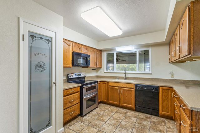 119 Carlsbad Cir, Vacaville, CA 95687