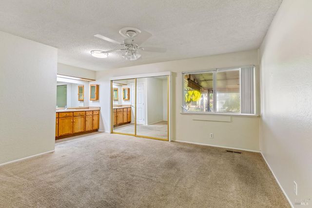 119 Carlsbad Cir, Vacaville, CA 95687