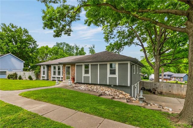 1524 Oxford Court, Liberty, MO 64068