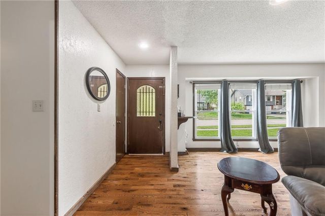 1524 Oxford Court, Liberty, MO 64068
