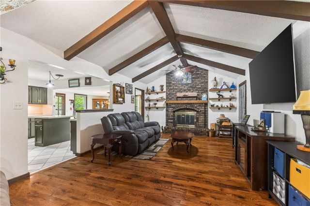 1524 Oxford Court, Liberty, MO 64068