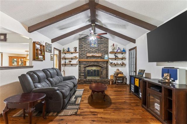 1524 Oxford Court, Liberty, MO 64068