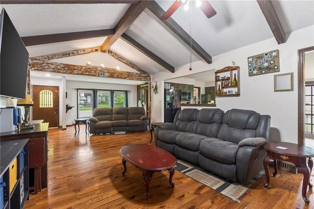 1524 Oxford Court, Liberty, MO 64068
