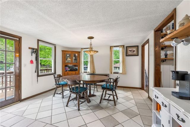 1524 Oxford Court, Liberty, MO 64068