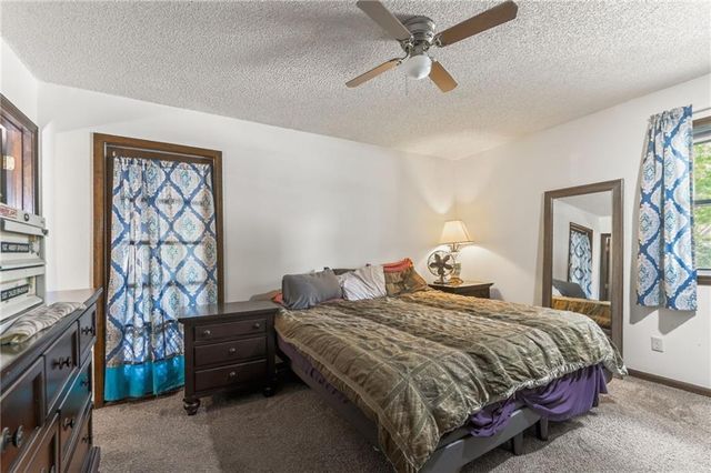 1524 Oxford Court, Liberty, MO 64068