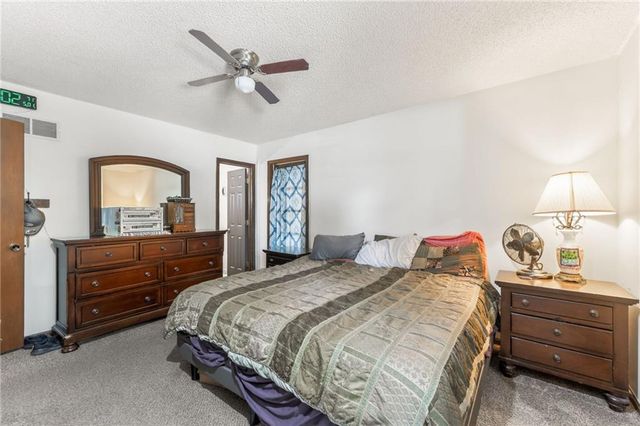 1524 Oxford Court, Liberty, MO 64068