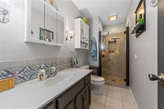 1524 Oxford Court, Liberty, MO 64068