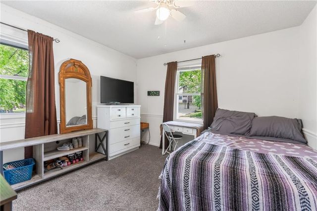 1524 Oxford Court, Liberty, MO 64068