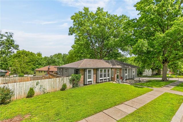 1524 Oxford Court, Liberty, MO 64068