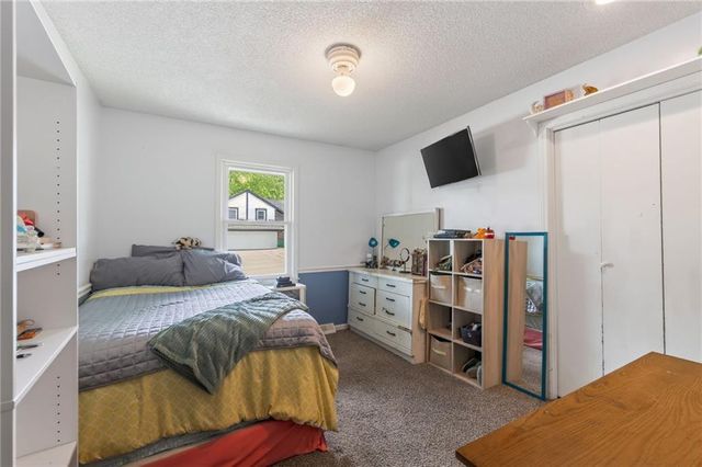 1524 Oxford Court, Liberty, MO 64068