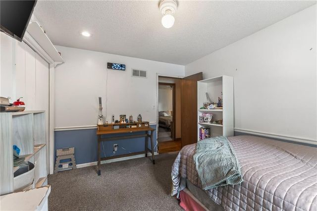 1524 Oxford Court, Liberty, MO 64068