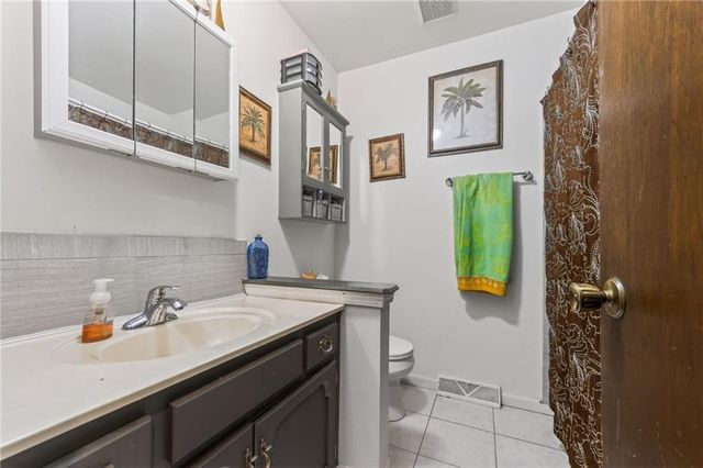 1524 Oxford Court, Liberty, MO 64068