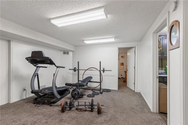 1524 Oxford Court, Liberty, MO 64068