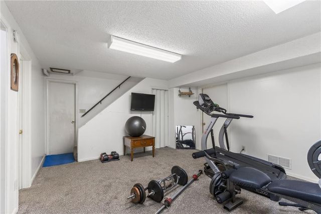 1524 Oxford Court, Liberty, MO 64068