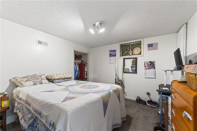 1524 Oxford Court, Liberty, MO 64068