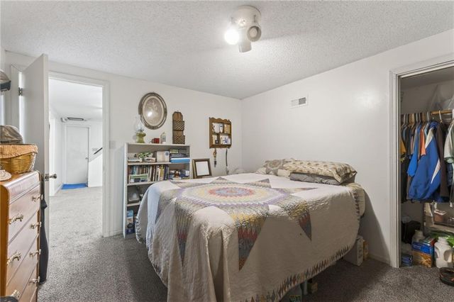 1524 Oxford Court, Liberty, MO 64068