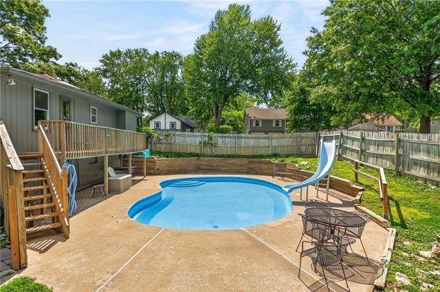 1524 Oxford Court, Liberty, MO 64068