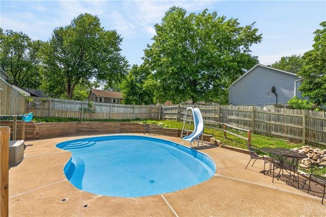 1524 Oxford Court, Liberty, MO 64068