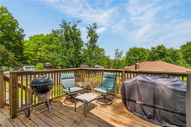 1524 Oxford Court, Liberty, MO 64068