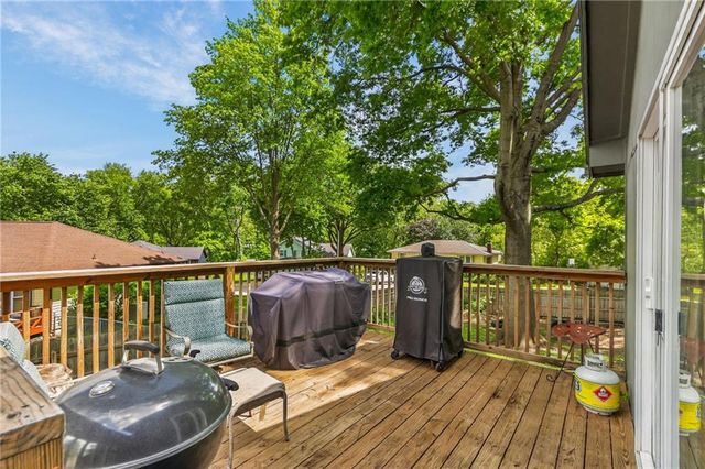 1524 Oxford Court, Liberty, MO 64068