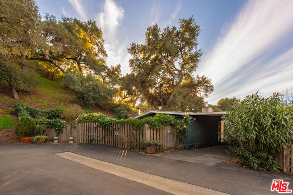 1667 Las Virgenes Canyon Road 5, Calabasas, CA 91302