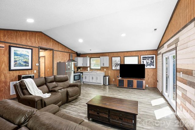 521 Lake Falls Road, Hendersonville, NC 28739