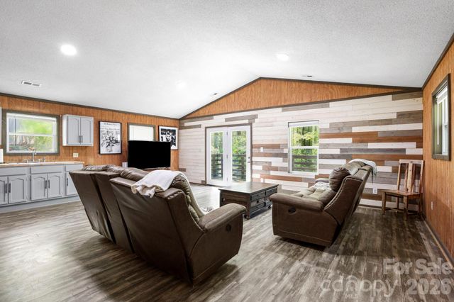 521 Lake Falls Road, Hendersonville, NC 28739