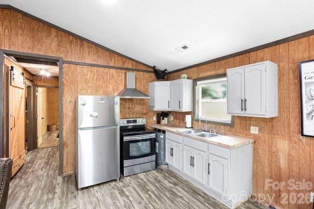 521 Lake Falls Road, Hendersonville, NC 28739