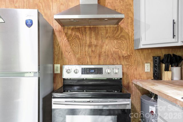 521 Lake Falls Road, Hendersonville, NC 28739