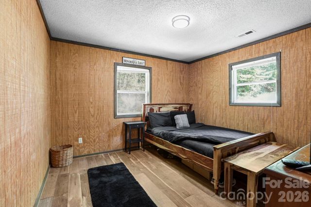 521 Lake Falls Road, Hendersonville, NC 28739