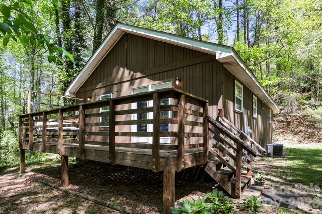 521 Lake Falls Road, Hendersonville, NC 28739