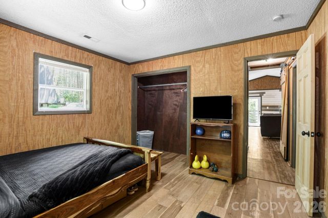 521 Lake Falls Road, Hendersonville, NC 28739