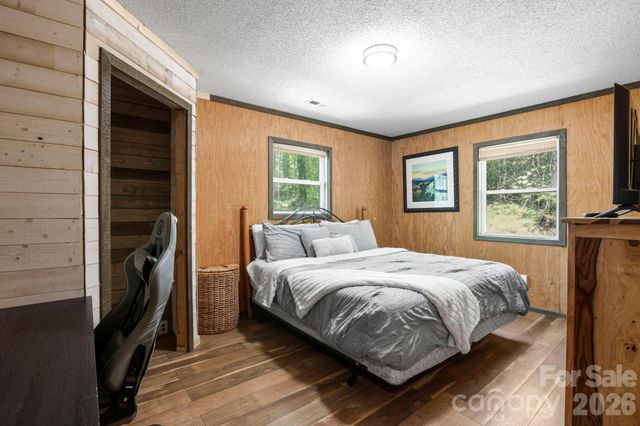 521 Lake Falls Road, Hendersonville, NC 28739