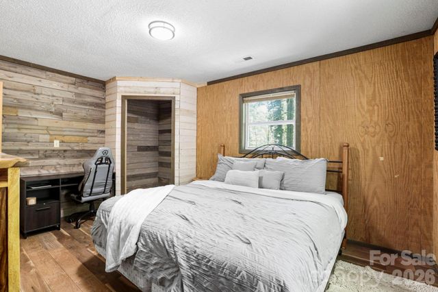 521 Lake Falls Road, Hendersonville, NC 28739