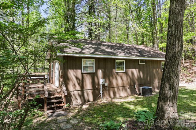 521 Lake Falls Road, Hendersonville, NC 28739
