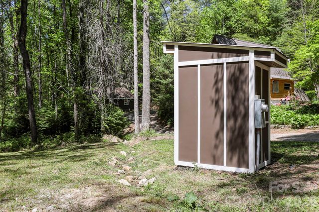 521 Lake Falls Road, Hendersonville, NC 28739