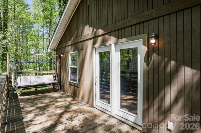 521 Lake Falls Road, Hendersonville, NC 28739