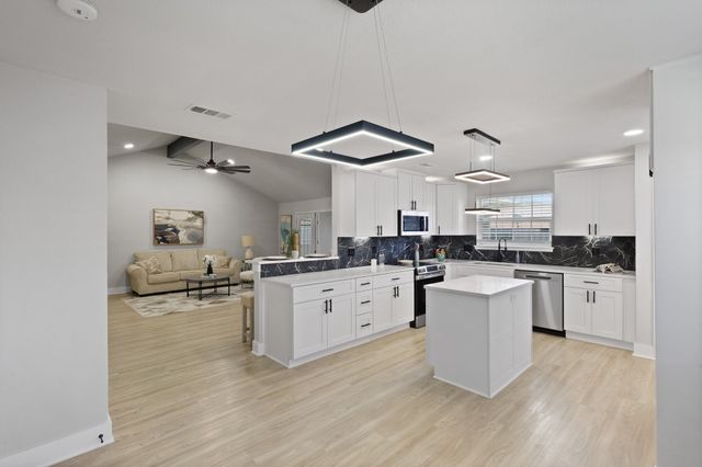 2318 Overbrook Drive, Arlington, TX 76014