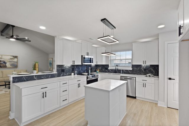 2318 Overbrook Drive, Arlington, TX 76014