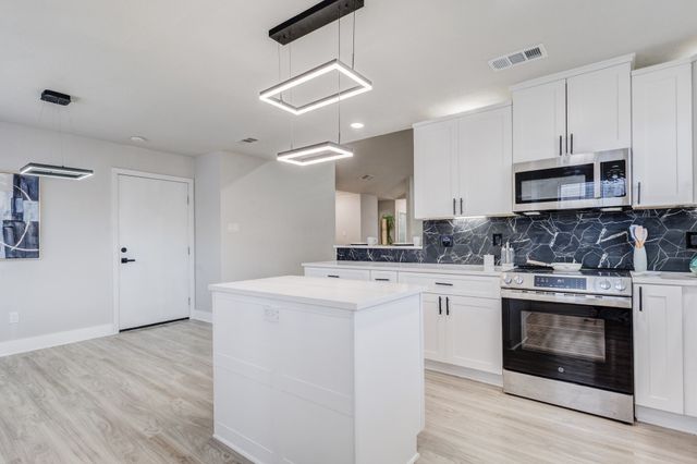 2318 Overbrook Drive, Arlington, TX 76014