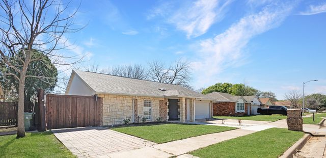 2318 Overbrook Drive, Arlington, TX 76014