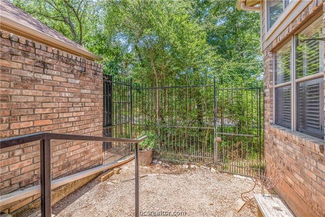 1309 Essex Green, College Station, TX 77845
