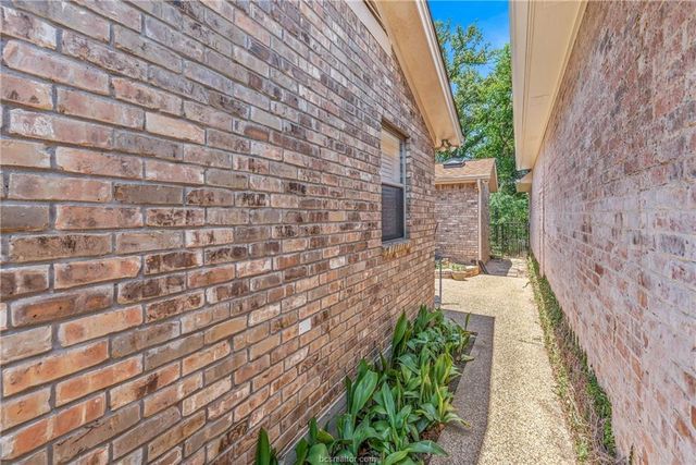 1309 Essex Green, College Station, TX 77845