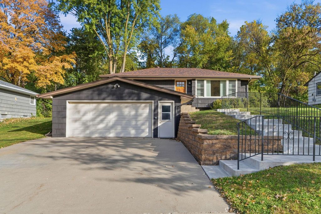 443 Eldridge Avenue W, Roseville, MN 55113 — exterior