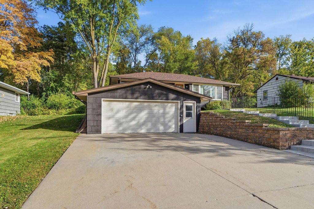 443 Eldridge Avenue W, Roseville, MN 55113 — photo 2
