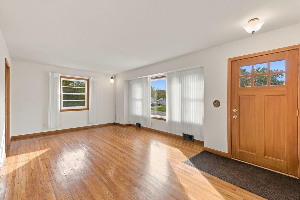 443 Eldridge Avenue W, Roseville, MN 55113 — photo 4