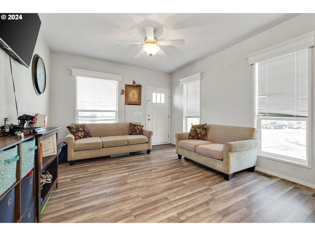 540 Sw LIBERTY BELL Dr, Beaverton, OR 97006