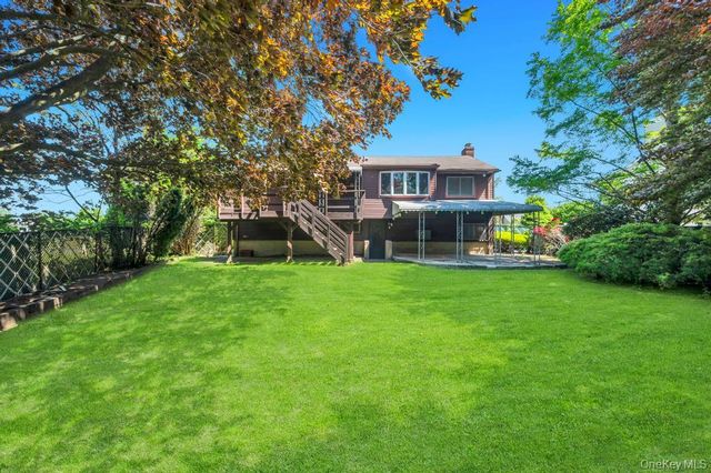 27 Clinton Lane, Hicksville, NY 11801