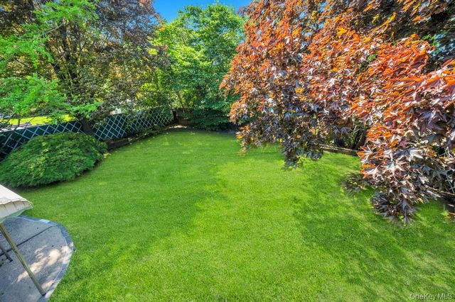 27 Clinton Lane, Hicksville, NY 11801
