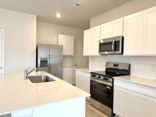 919 Moray Ln, Clarksville, TN 37043